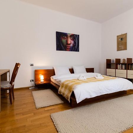 Residence 48 Beautiful Building Within Moments From The Old Town Of Brasov Bagian luar foto