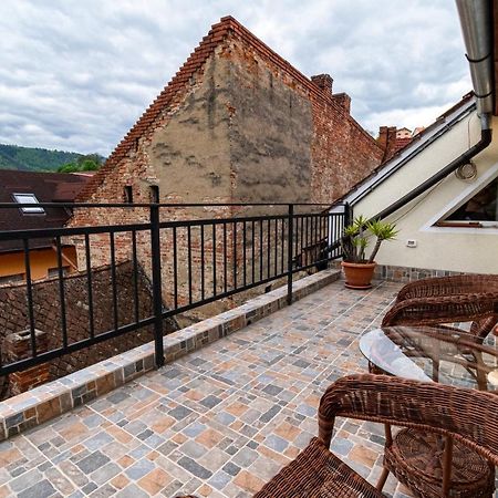 Residence 48 Beautiful Building Within Moments From The Old Town Of Brasov Bagian luar foto