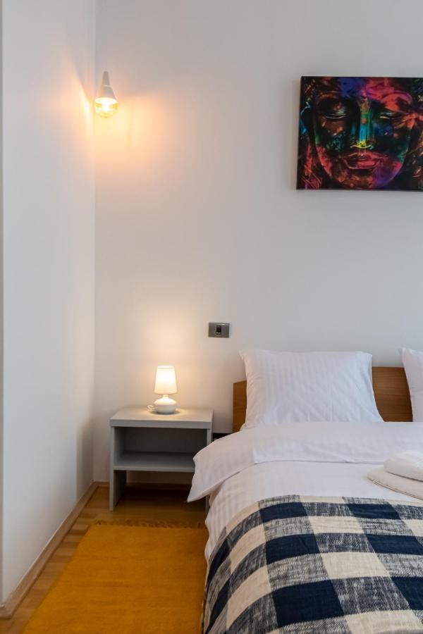 Residence 48 Beautiful Building Within Moments From The Old Town Of Brasov Bagian luar foto