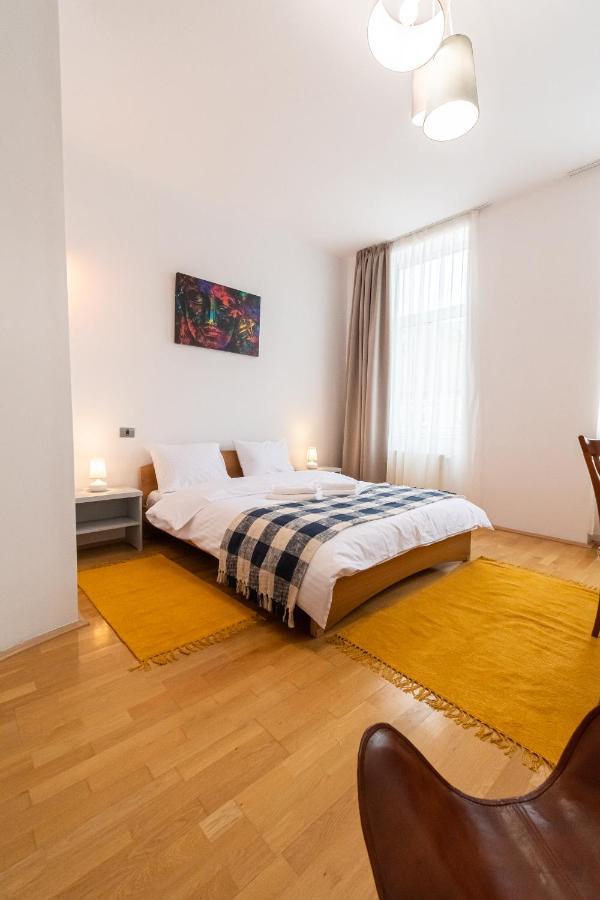 Residence 48 Beautiful Building Within Moments From The Old Town Of Brasov Bagian luar foto