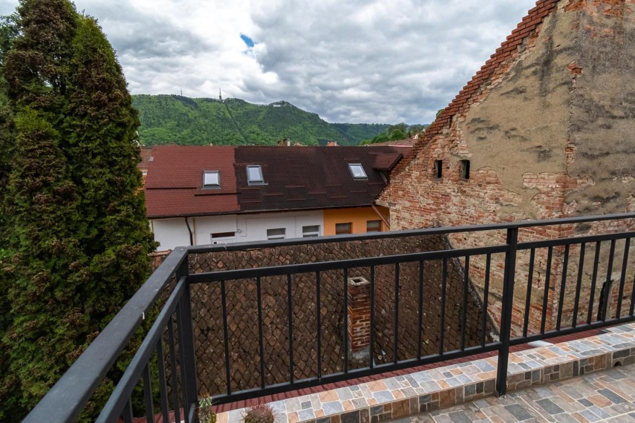 Residence 48 Beautiful Building Within Moments From The Old Town Of Brasov Bagian luar foto