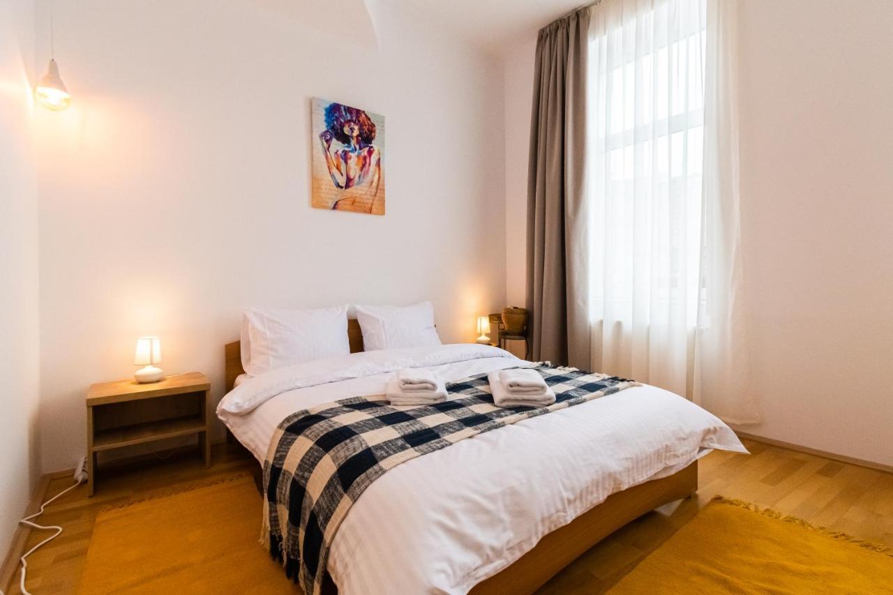 Residence 48 Beautiful Building Within Moments From The Old Town Of Brasov Bagian luar foto