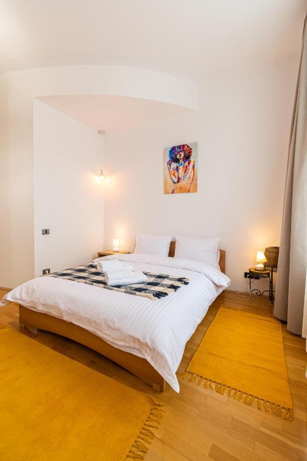 Residence 48 Beautiful Building Within Moments From The Old Town Of Brasov Bagian luar foto
