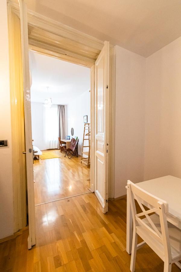 Residence 48 Beautiful Building Within Moments From The Old Town Of Brasov Bagian luar foto