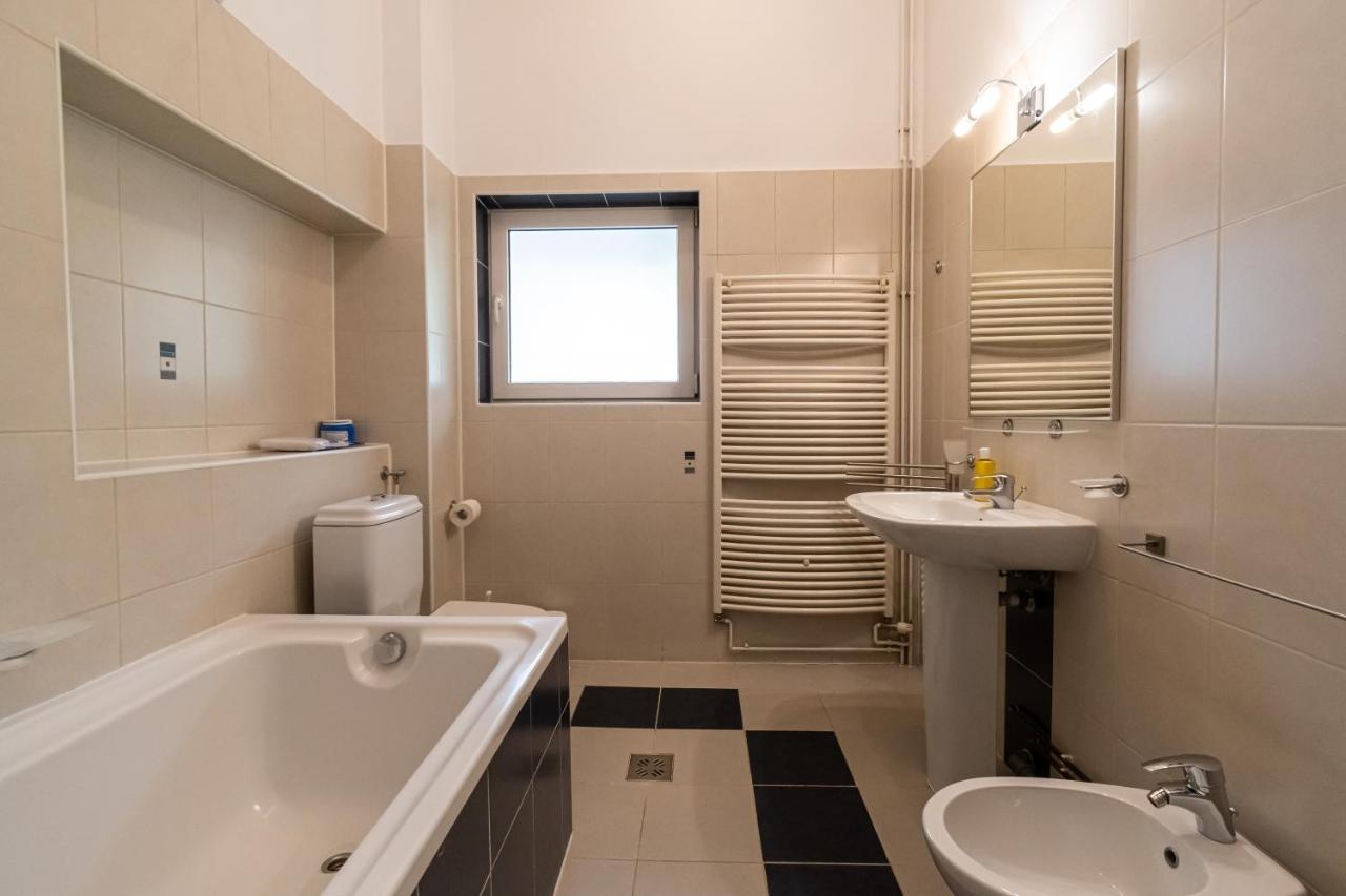 Residence 48 Beautiful Building Within Moments From The Old Town Of Brasov Bagian luar foto