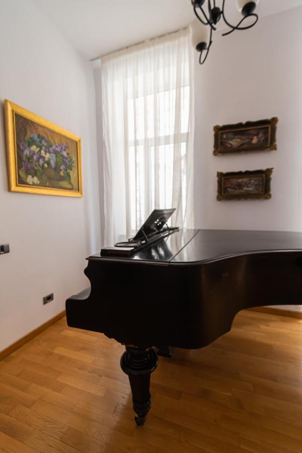 Residence 48 Beautiful Building Within Moments From The Old Town Of Brasov Bagian luar foto