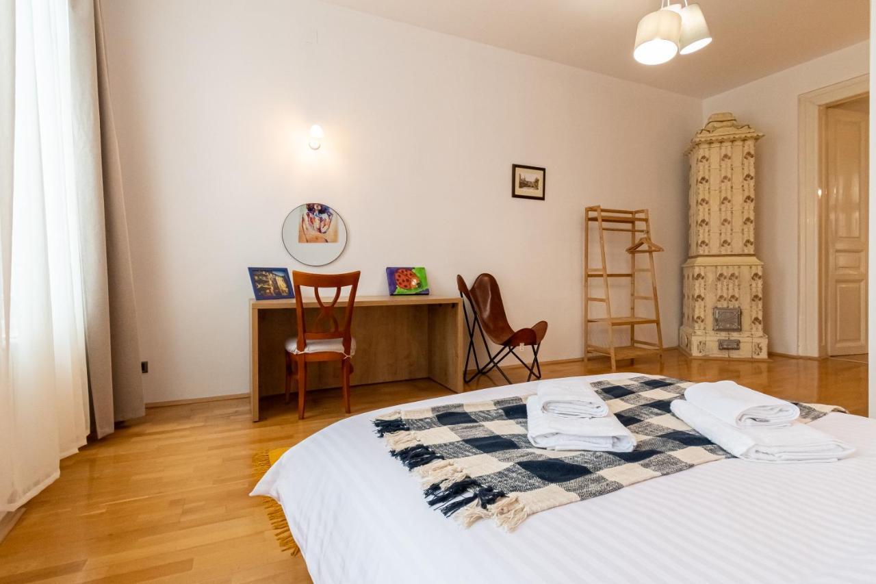 Residence 48 Beautiful Building Within Moments From The Old Town Of Brasov Bagian luar foto