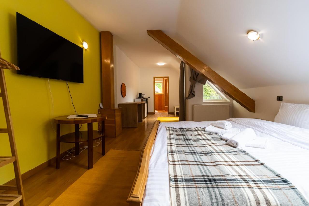 Residence 48 Beautiful Building Within Moments From The Old Town Of Brasov Bagian luar foto