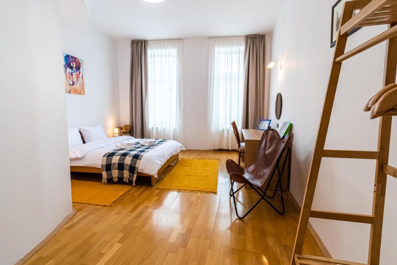 Residence 48 Beautiful Building Within Moments From The Old Town Of Brasov Bagian luar foto