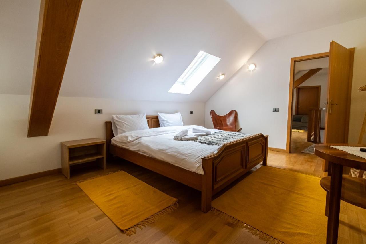 Residence 48 Beautiful Building Within Moments From The Old Town Of Brasov Bagian luar foto