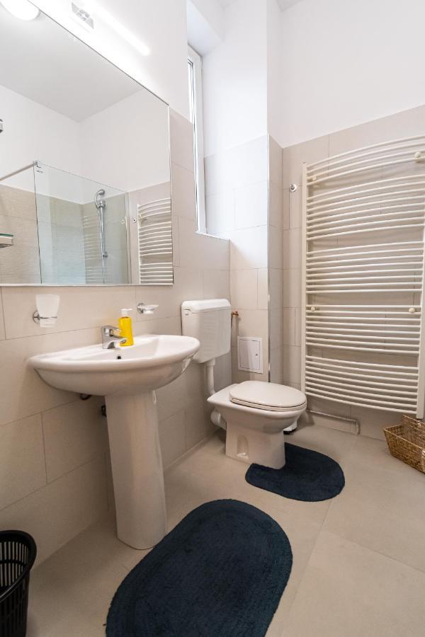 Residence 48 Beautiful Building Within Moments From The Old Town Of Brasov Bagian luar foto