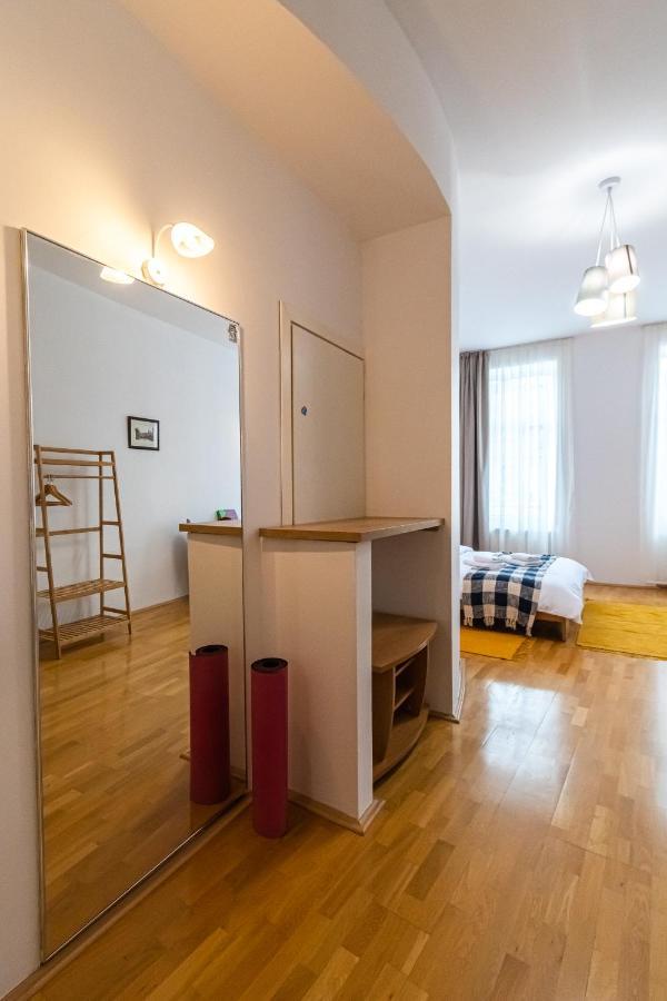 Residence 48 Beautiful Building Within Moments From The Old Town Of Brasov Bagian luar foto