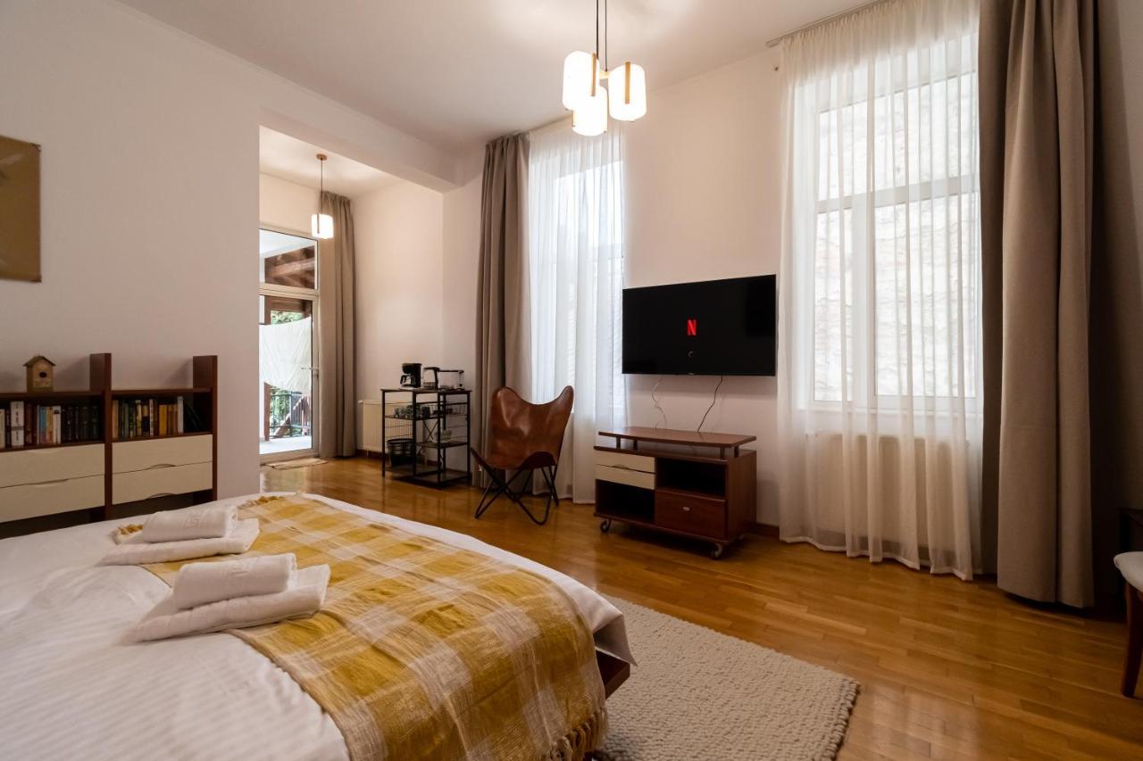 Residence 48 Beautiful Building Within Moments From The Old Town Of Brasov Bagian luar foto