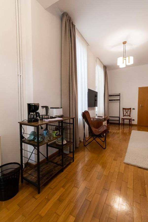 Residence 48 Beautiful Building Within Moments From The Old Town Of Brasov Bagian luar foto