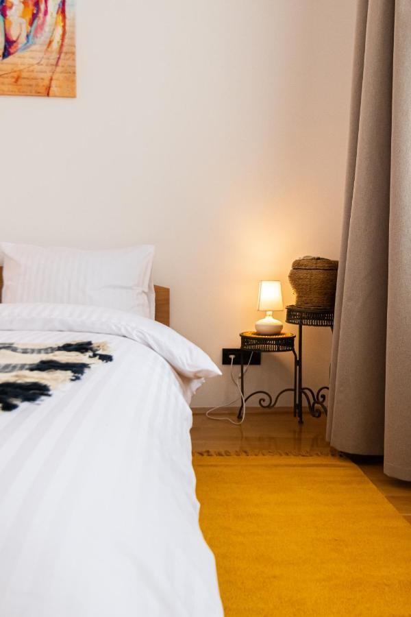 Residence 48 Beautiful Building Within Moments From The Old Town Of Brasov Bagian luar foto