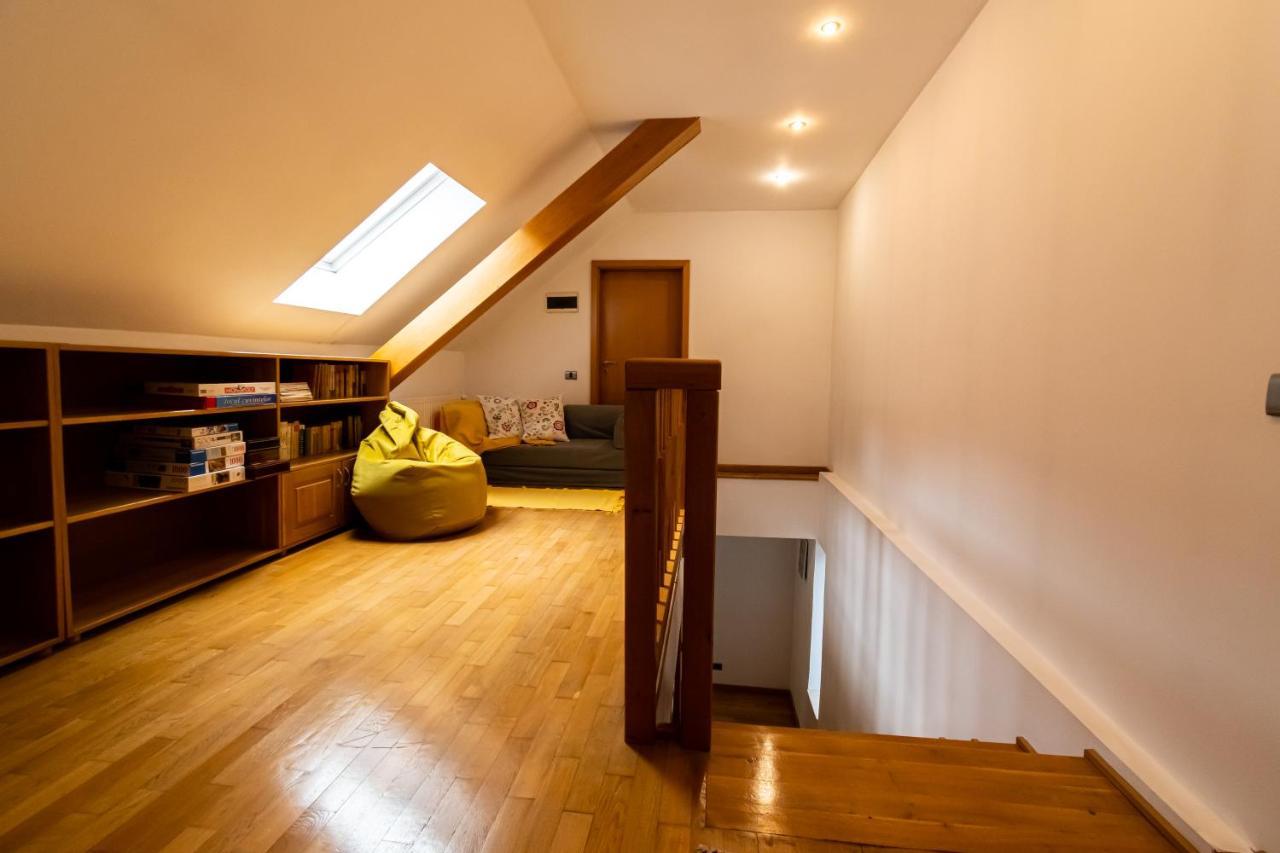 Residence 48 Beautiful Building Within Moments From The Old Town Of Brasov Bagian luar foto