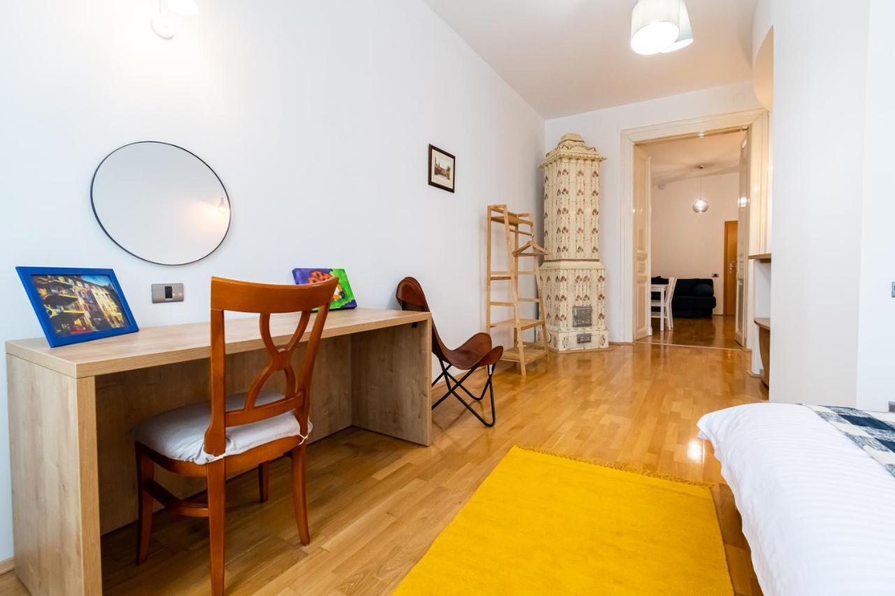 Residence 48 Beautiful Building Within Moments From The Old Town Of Brasov Bagian luar foto