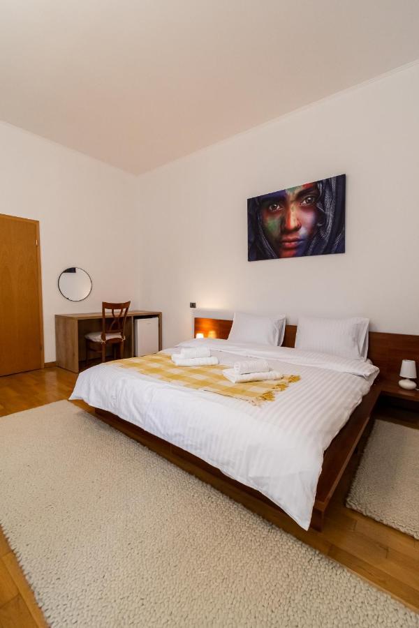 Residence 48 Beautiful Building Within Moments From The Old Town Of Brasov Bagian luar foto