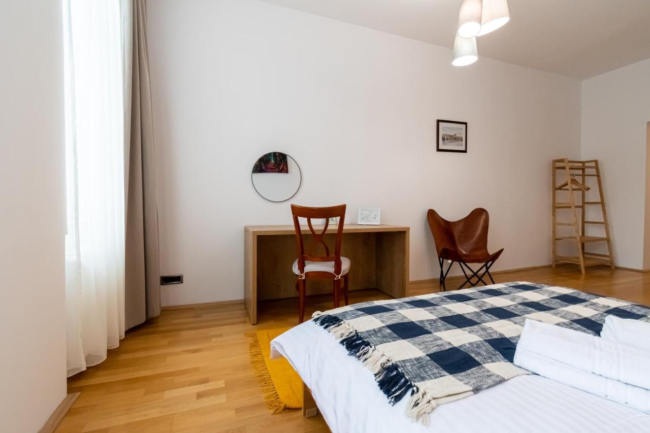 Residence 48 Beautiful Building Within Moments From The Old Town Of Brasov Bagian luar foto