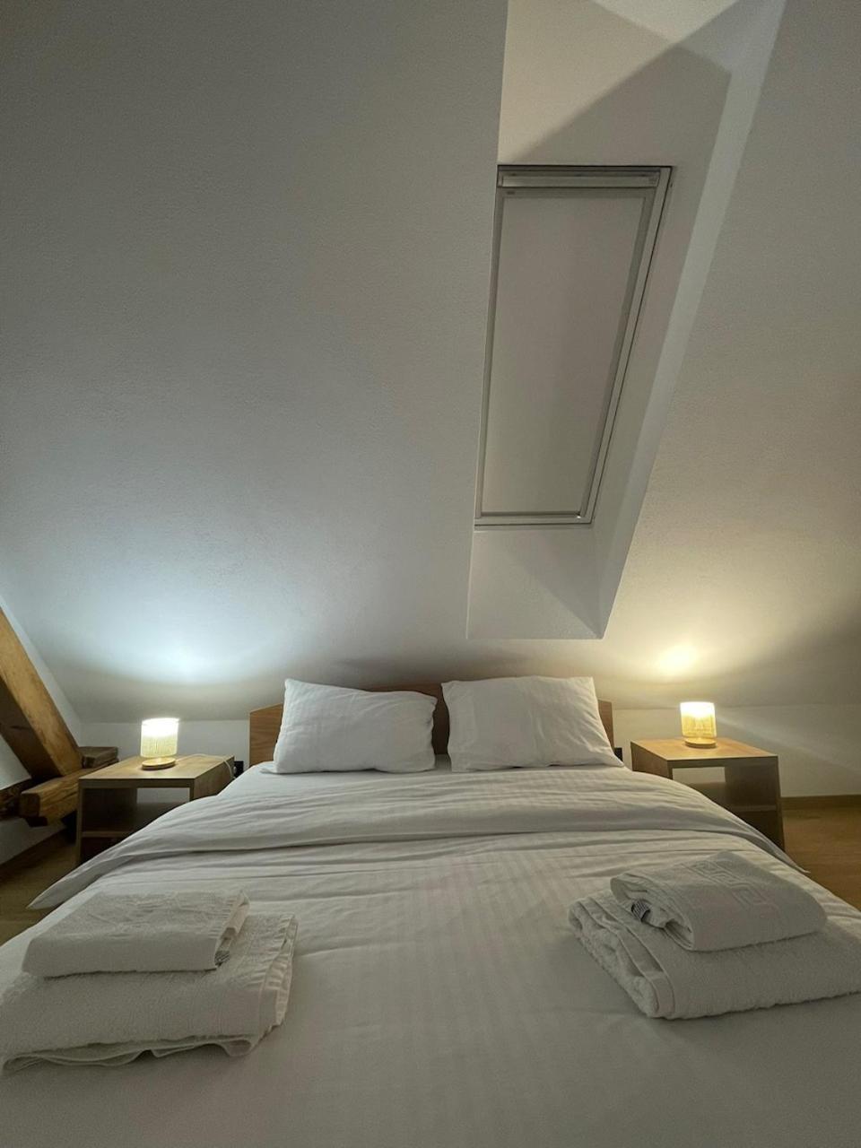 Residence 48 Beautiful Building Within Moments From The Old Town Of Brasov Bagian luar foto
