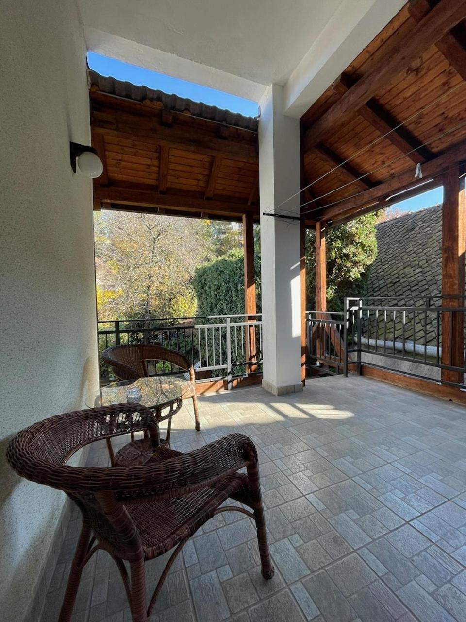Residence 48 Beautiful Building Within Moments From The Old Town Of Brasov Bagian luar foto