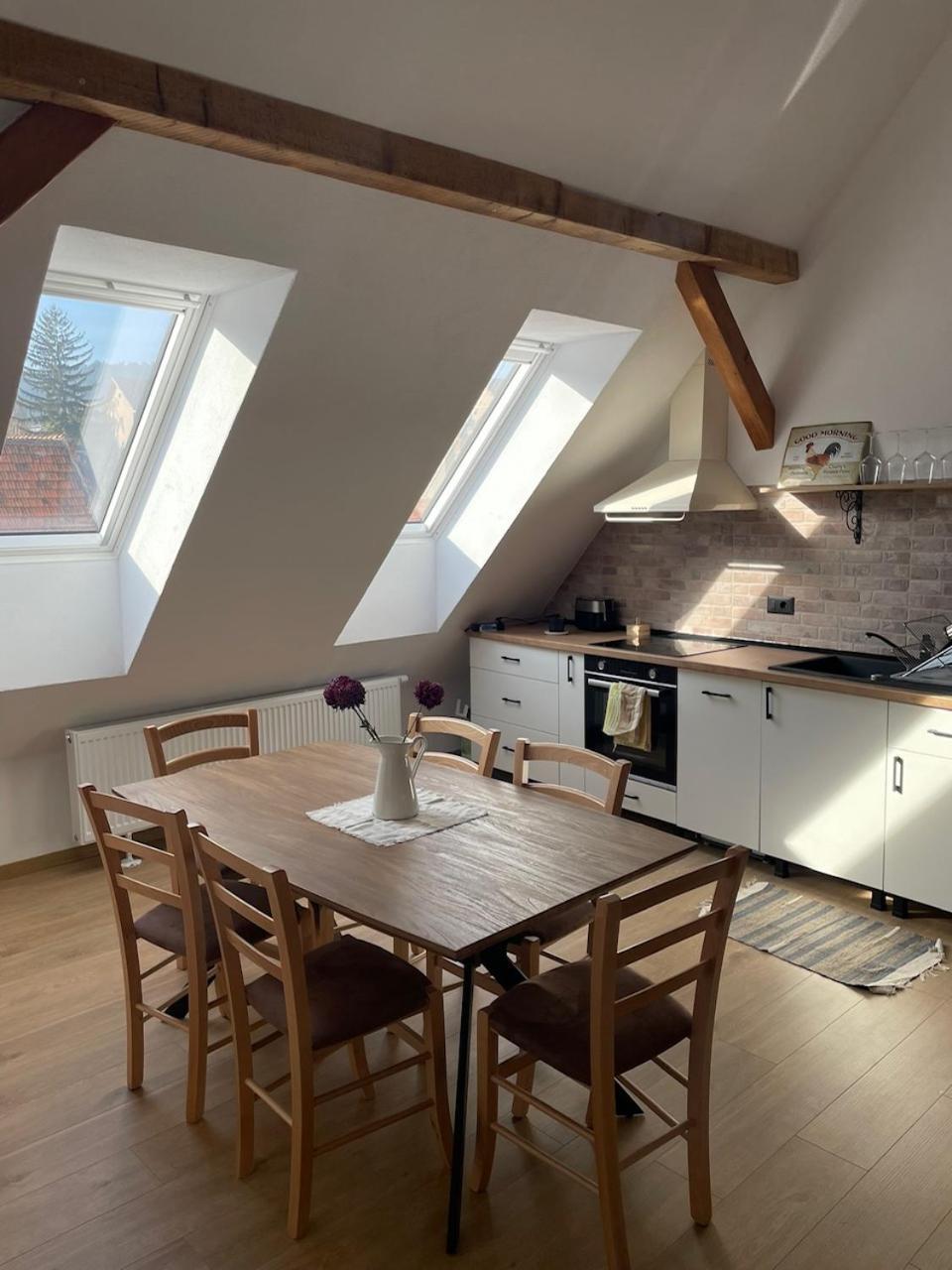 Residence 48 Beautiful Building Within Moments From The Old Town Of Brasov Bagian luar foto