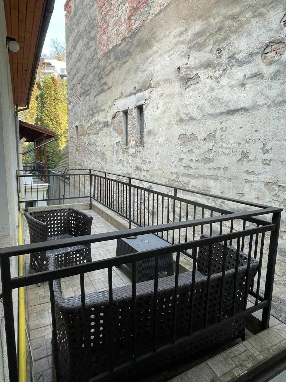 Residence 48 Beautiful Building Within Moments From The Old Town Of Brasov Bagian luar foto
